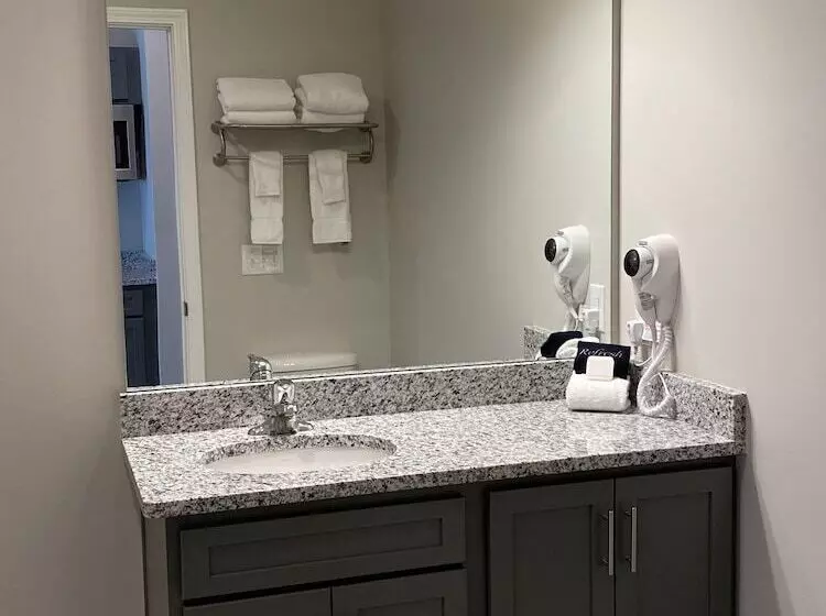 River Hotel Of Southport