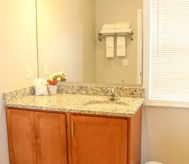 River Hotel Of Southport