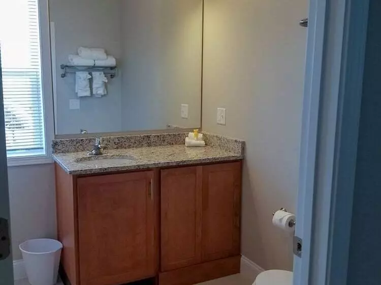 River Hotel Of Southport