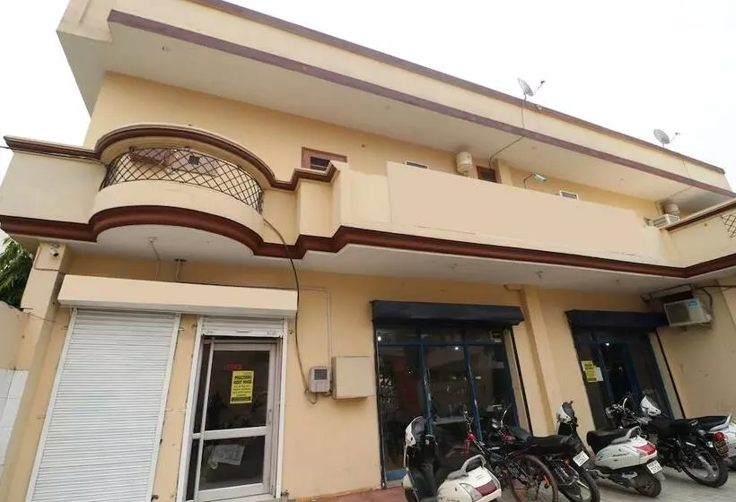 ホテル Spot On 39951 Multani Residency