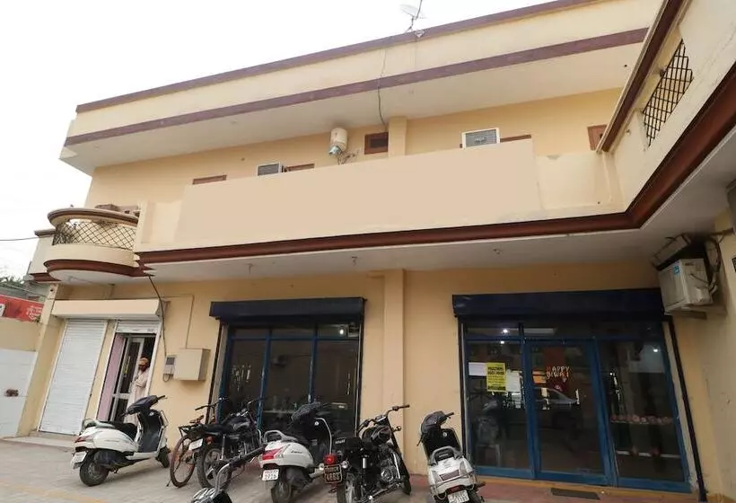 ホテル Spot On 39951 Multani Residency