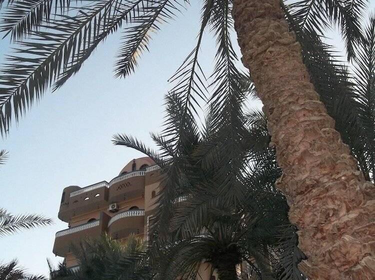 هتل Bedouin Castle