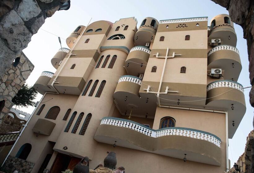 هتل Bedouin Castle