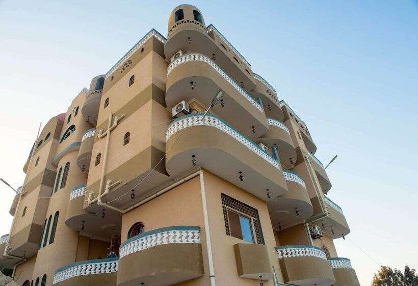 هتل Bedouin Castle