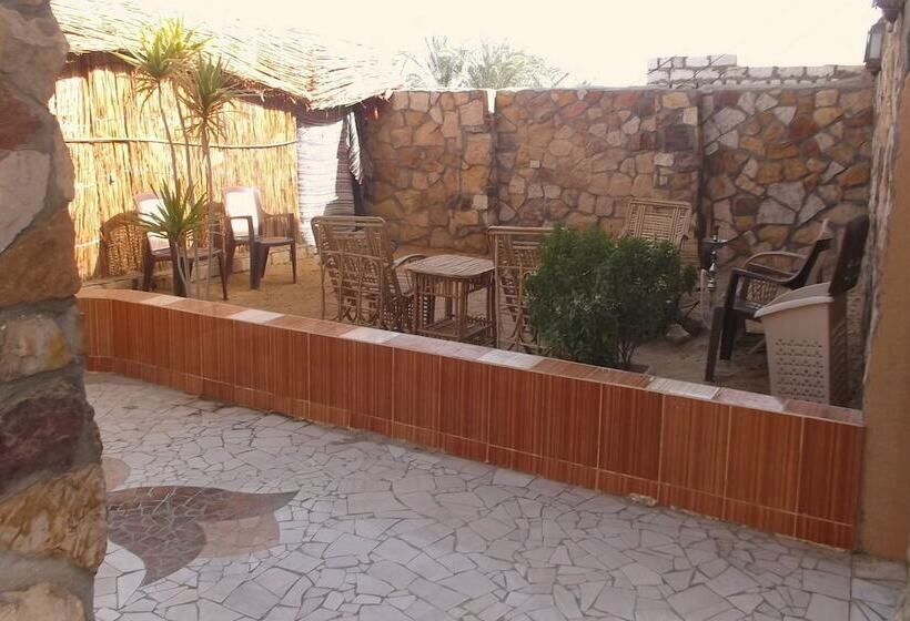 هتل Bedouin Castle