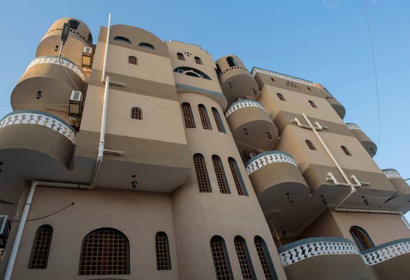 هتل Bedouin Castle