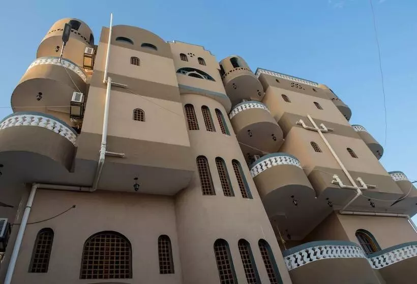 هتل Bedouin Castle