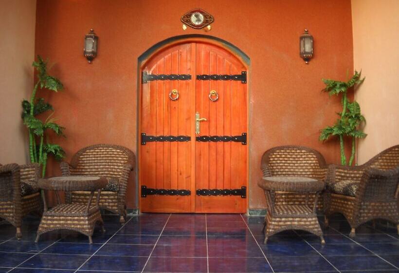 هتل Bedouin Castle