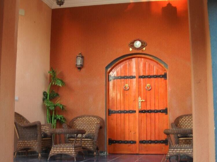 هتل Bedouin Castle