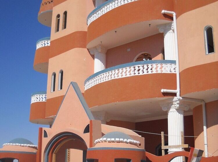 هتل Bedouin Castle