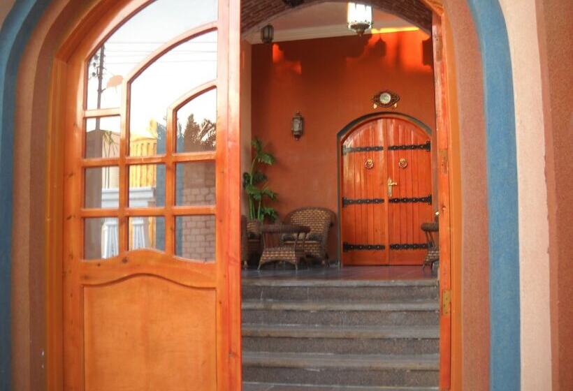 هتل Bedouin Castle