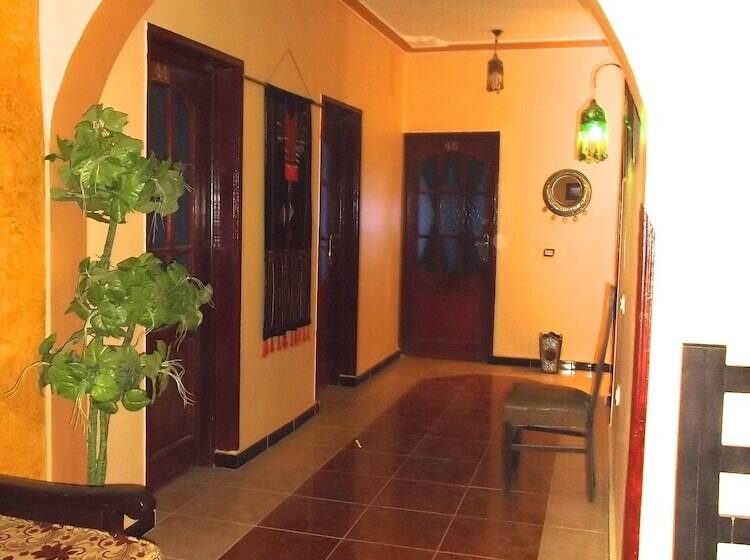 هتل Bedouin Castle