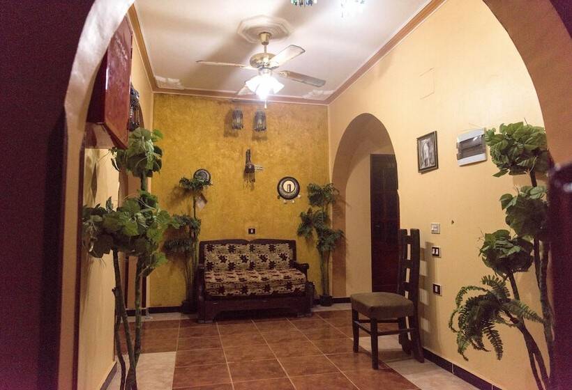 هتل Bedouin Castle