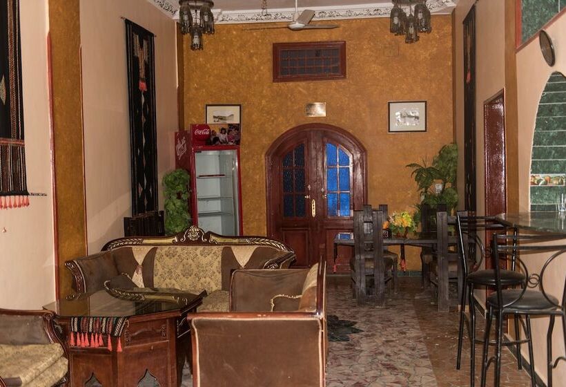 هتل Bedouin Castle