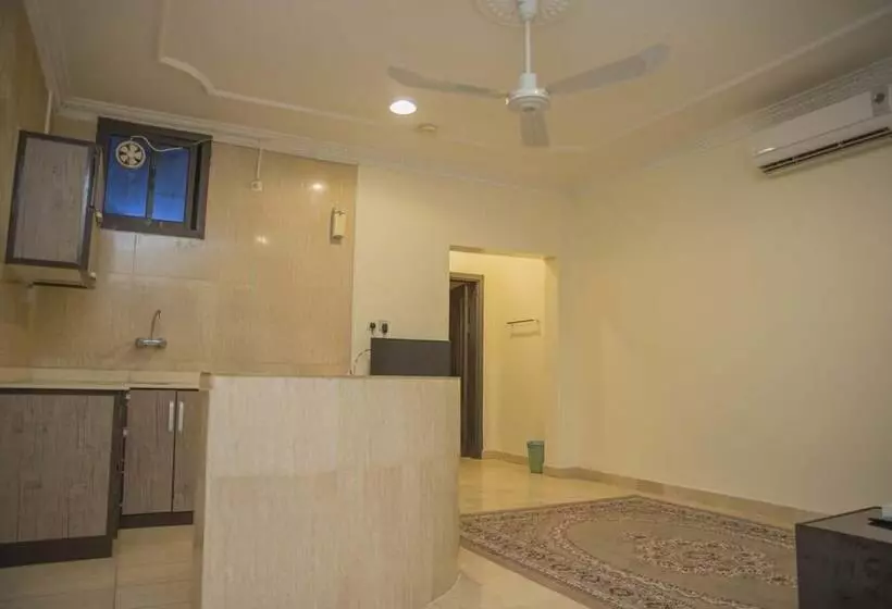 Al Eairy Furnished Apartments Qassim 4