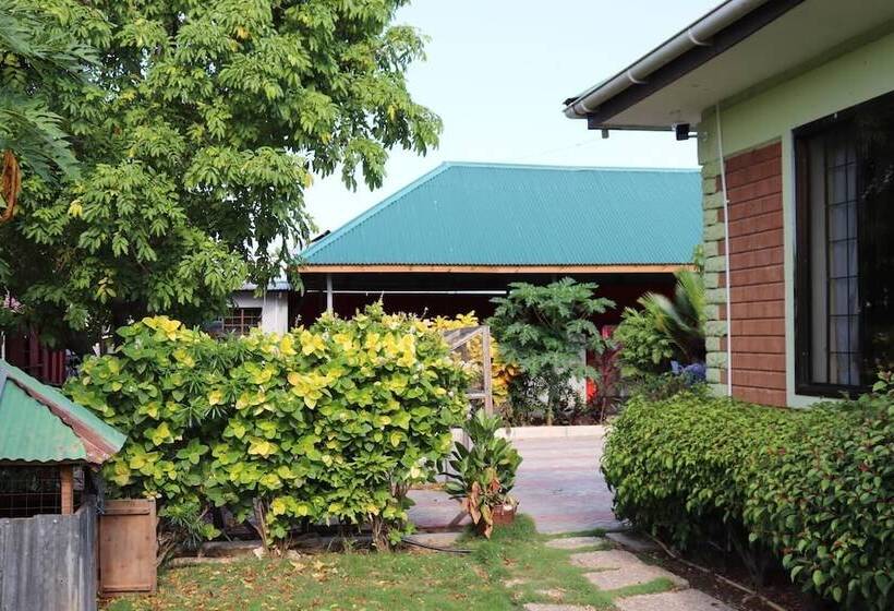 تختخواب و صبحانه Safari Lodge Kunduchi