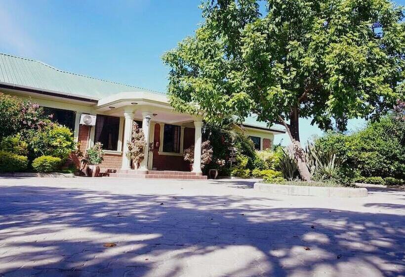 تختخواب و صبحانه Safari Lodge Kunduchi