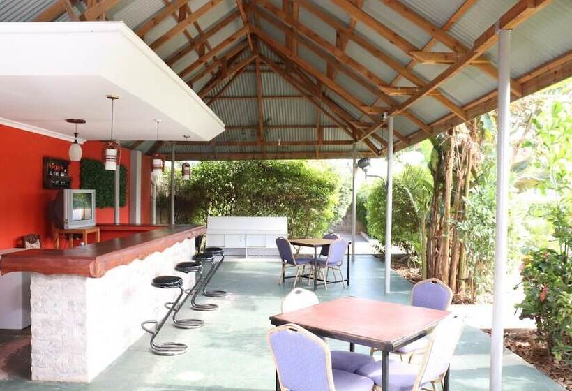 تختخواب و صبحانه Safari Lodge Kunduchi