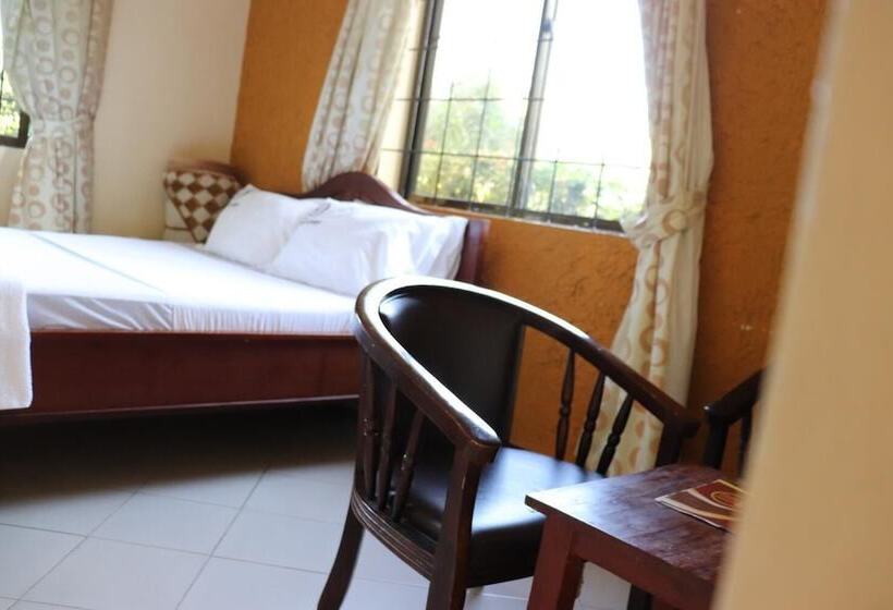 تختخواب و صبحانه Safari Lodge Kunduchi