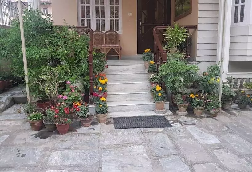 تختخواب و صبحانه Cozy Home