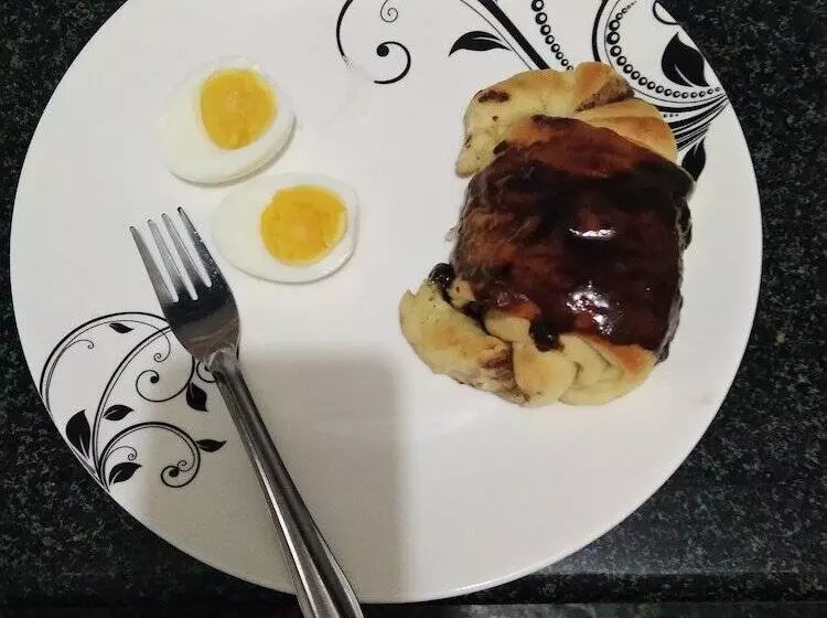 تختخواب و صبحانه Cozy Home