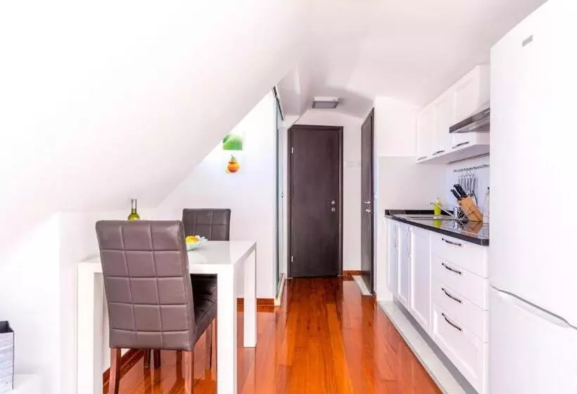 Majatalo Apartments And Rooms With Wifi Split   16550