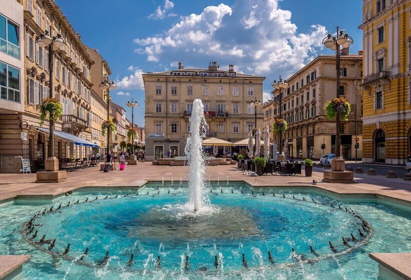 פנסיון Deluxe Ploech