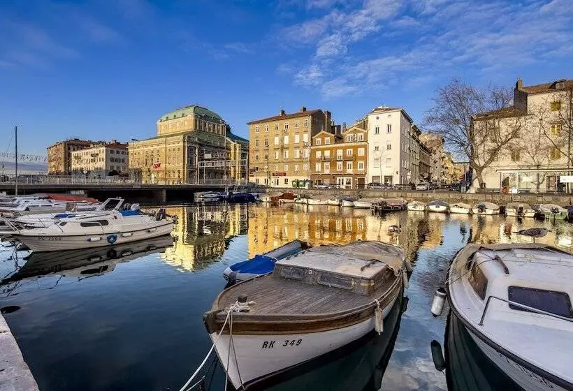 Majatalo Deluxe Ploech