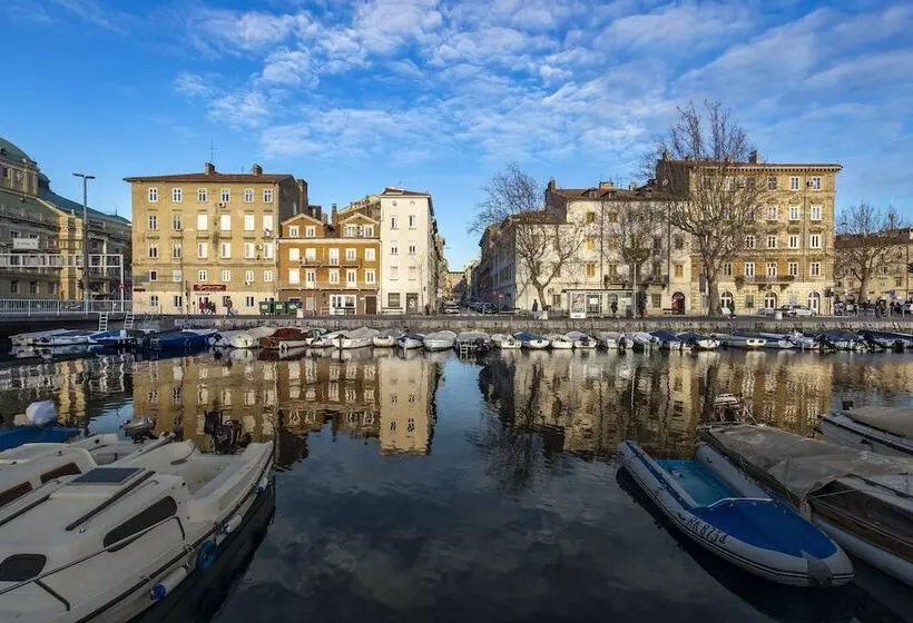 Majatalo Deluxe Ploech