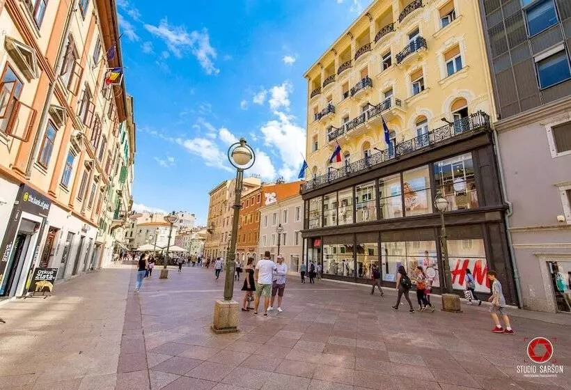 Majatalo Deluxe Ploech