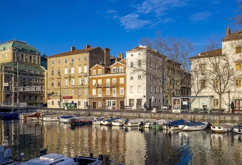 Majatalo Deluxe Ploech