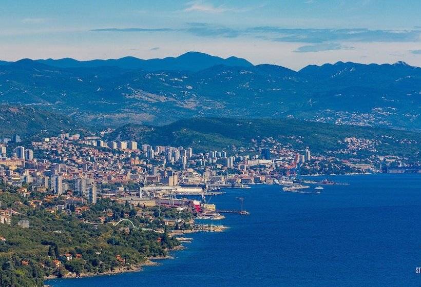 פנסיון Deluxe Ploech