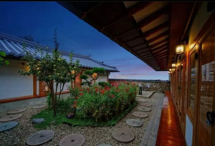 ペンション Jeonju Hanokmaeulsukbak Hanokmidam