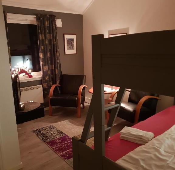 פנסיון Henriksen Gjestestue