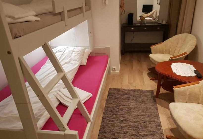 פנסיון Henriksen Gjestestue