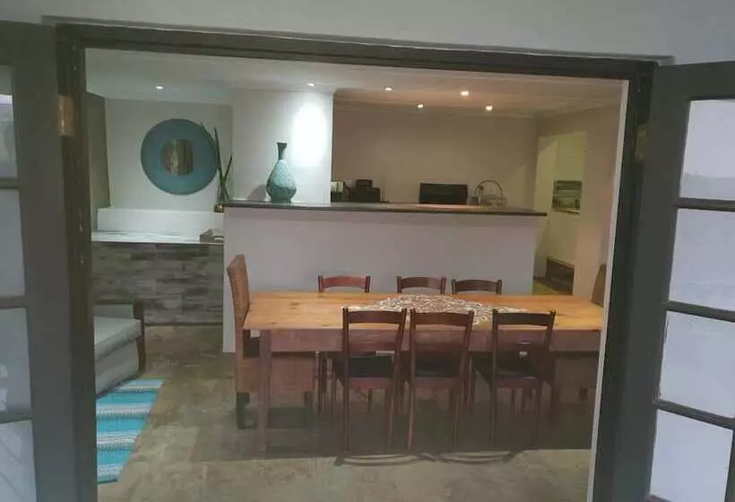 ペンション Nunuburd Lodge