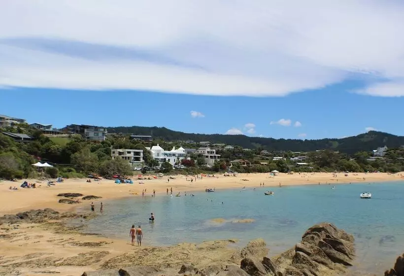 ペンション The Beachfront Bach