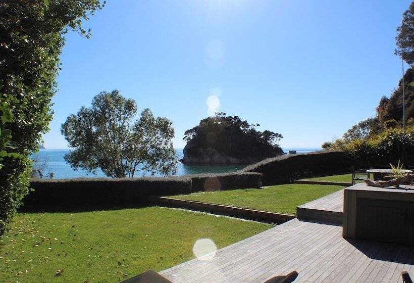 פנסיון The Beachfront Bach