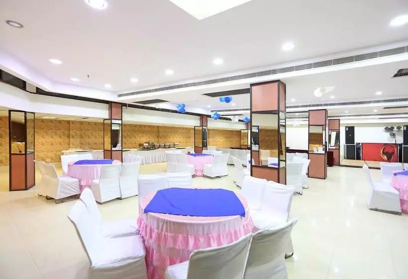 ホテル Abhay Palace By Oyo Rooms