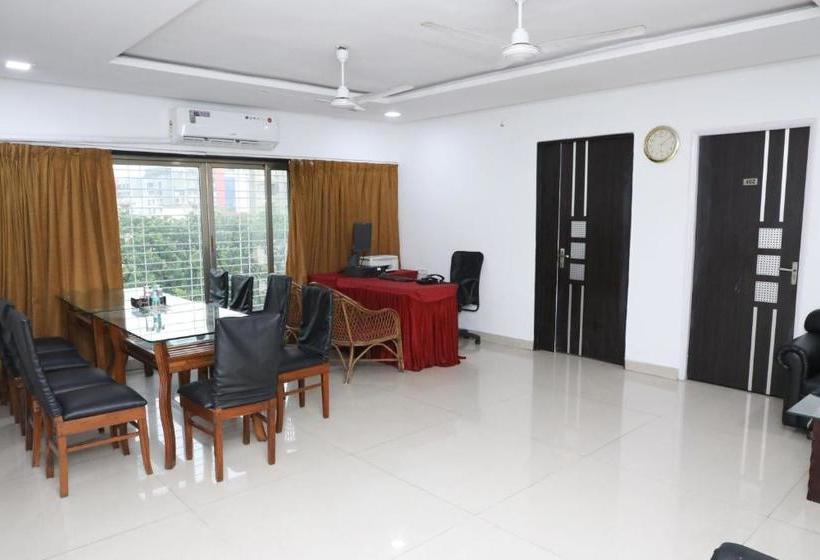 בית מלון כפרי Oyo 7150 Metro View Residency