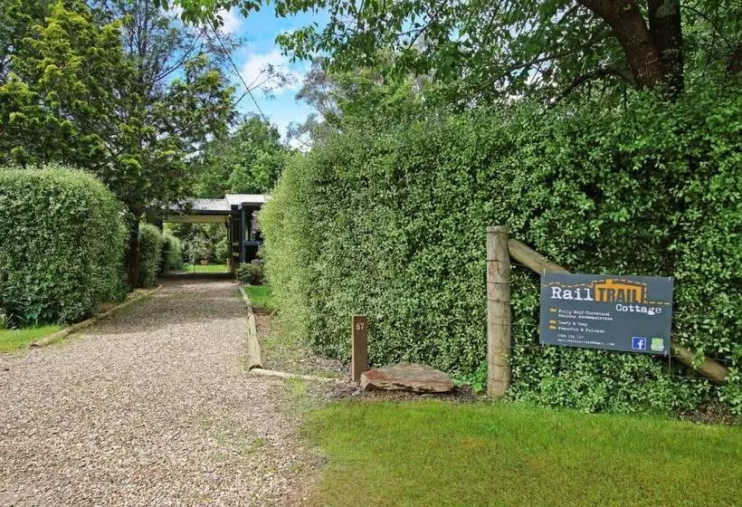 Rail Trail Cottage Bright