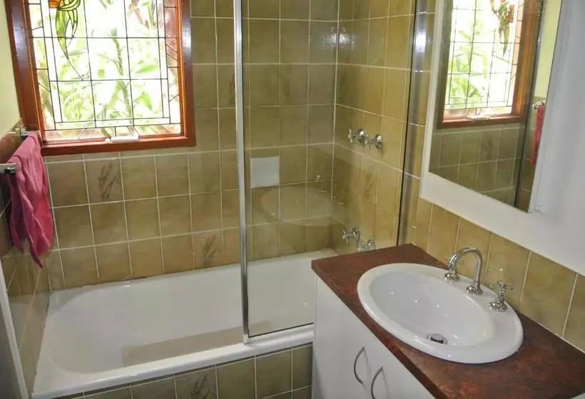 Rail Trail Cottage Bright