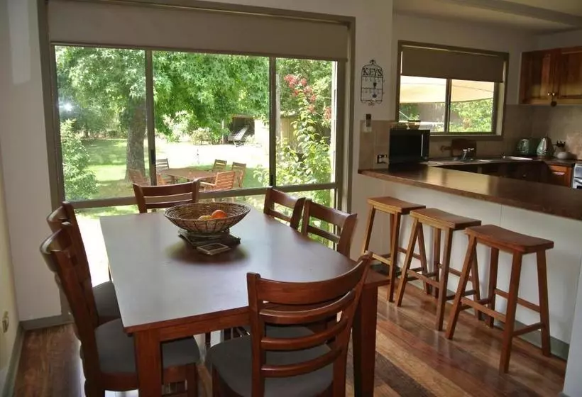 Rail Trail Cottage Bright