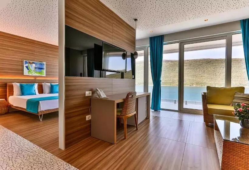 Carine Hotel Kumbor Superior