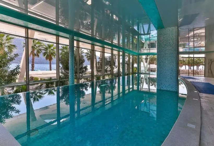 Carine Hotel Kumbor Superior
