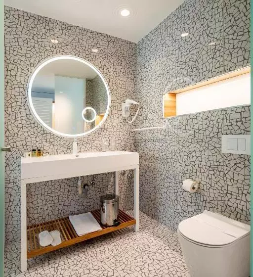 Carine Hotel Kumbor Superior