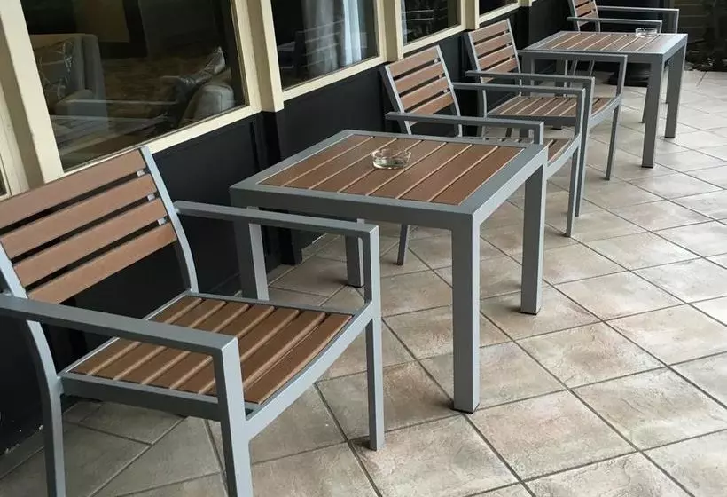 Golden Tulip Bethesda Court Hotel