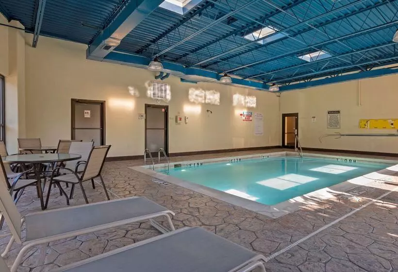 Отель Best Western Louisville East Inn & Suites