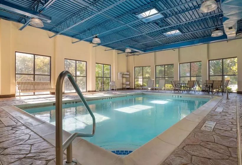 Отель Best Western Louisville East Inn & Suites