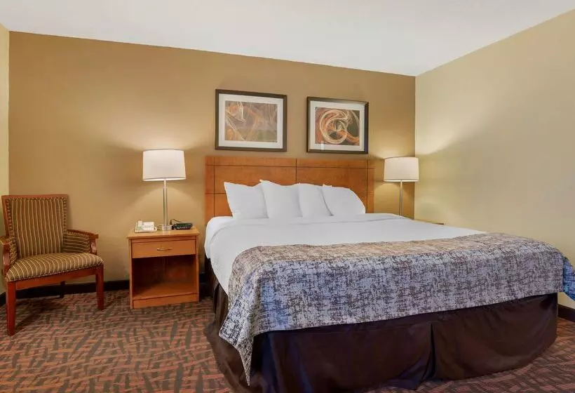 Отель Best Western Louisville East Inn & Suites